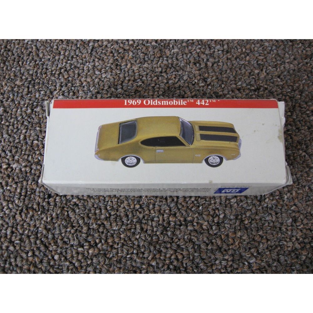GM 2001 Diecast 1969 Oldsmobile 442 Readers Digest High Speed 1:64 Die Cast Car‎